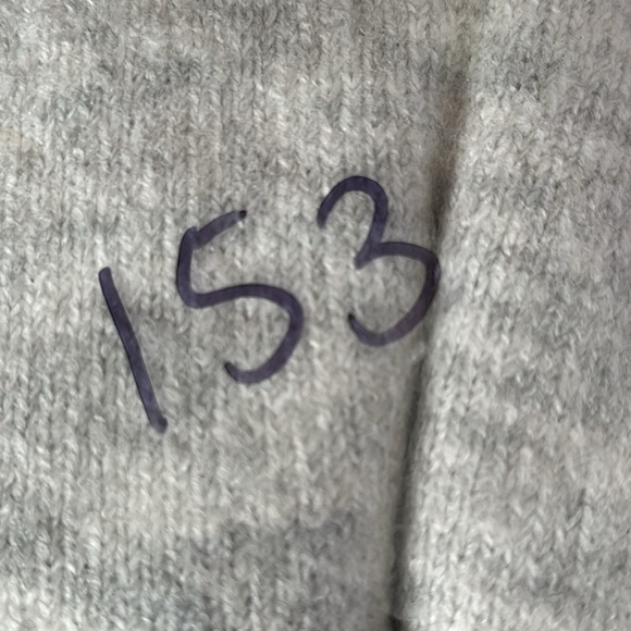 Gap Soft Relax Fit V-Neck Gray Cozy Sweater Women Size Medium Pullover Teacher - Picture 10 of 10